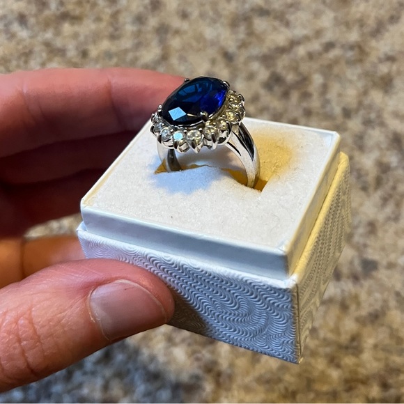 Princess of Wales Replica faux sapphire and diamond engagement ring in box - Picture 3 of 7